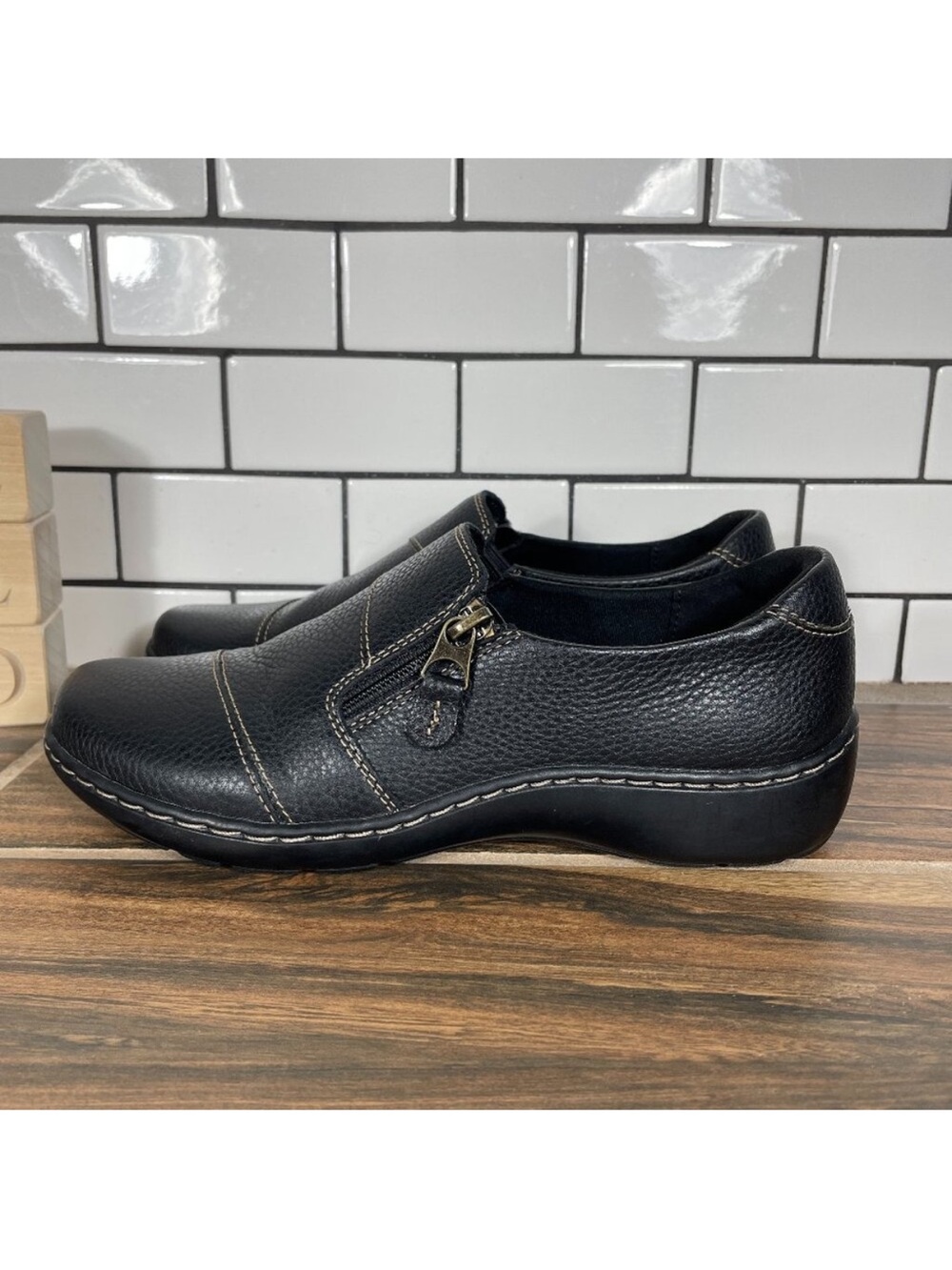 Clarks Black Leather Women's Slip-On Loafers with Side Zip Accent Size 11 EUC